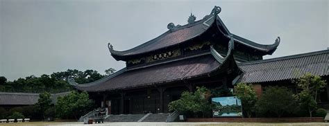 La Pagoda di Baohua: Un gioiello architettonico e un'oasi di pace spirituale!