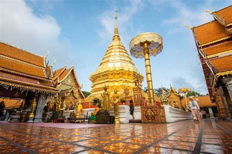  Il Wat Phra That Doi Suthep: Un Tempio Maestoso e una Vista Mozzafiato